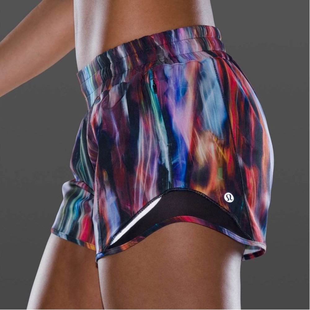 Lululemon Hotty Hot Shorts II *Long 4" Chroma Fusion Multi / Black